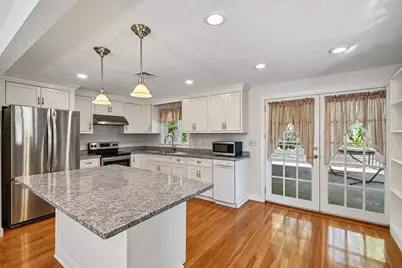 25 Evelyn Pl, Quincy, MA 02171 - Photo 4