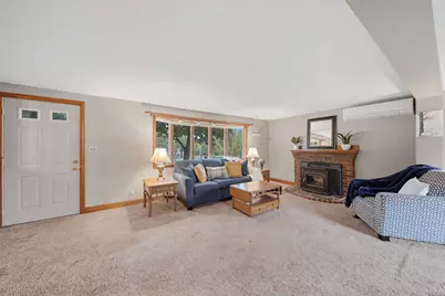 672 Shawsheen St, Tewksbury, MA 01876 - Photo 4