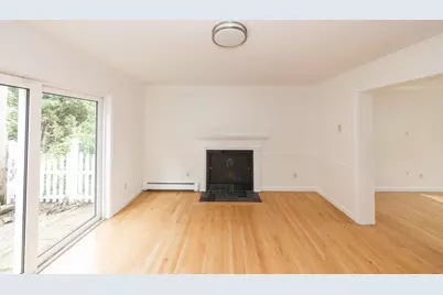 24 Ellsmere St, Worcester, MA 01604 - Photo 6