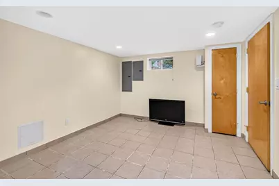 118 Oakdale Rd, Newton, MA 02461 - Photo 18