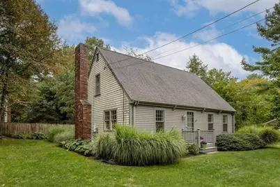 7 Bayberry Ln, Mattapoisett, MA 02739 - Photo 2