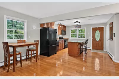 31 Coffee Street, Medway, MA 02053 - Photo 8