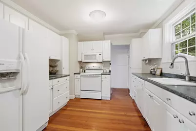 32 Enmore St, Andover, MA 01810 - Photo 22