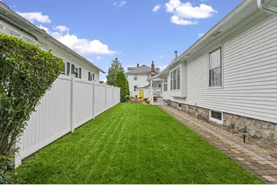 40 Quincy St, Methuen, MA 01844 - Photo 4