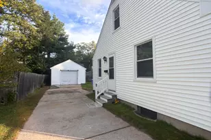 23 Midway St, Springfield, MA 01151 - Photo 4