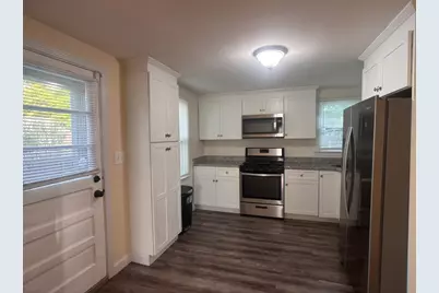 23 Midway St, Springfield, MA 01151 - Photo 6