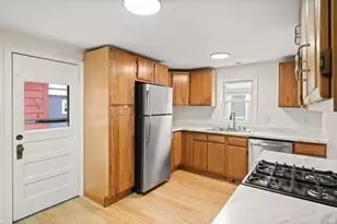 24 Myrtle St, Weymouth, MA 02189 - Photo 4