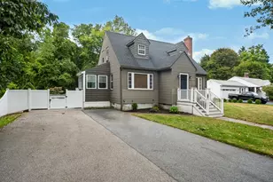 14 Nelson St, Hopedale, MA 01747 - Photo 2