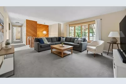 42 Freeport Dr, Burlington, MA 01803 - Photo 6