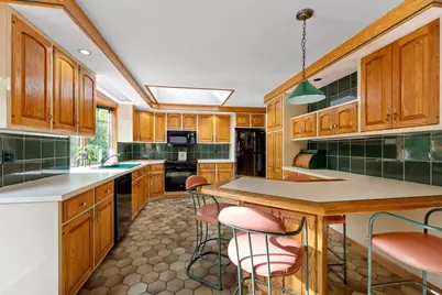 42 Freeport Dr, Burlington, MA 01803 - Photo 10
