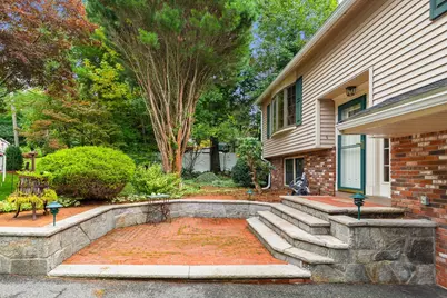 42 Freeport Dr, Burlington, MA 01803 - Photo 4