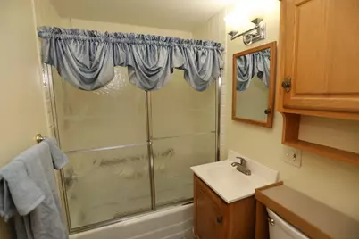 106 N Brook Rd, Springfield, MA 01119 - Photo 10