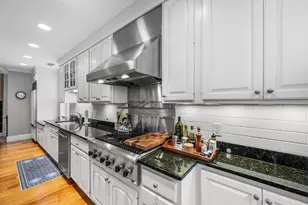 54 Chestnut St, Boston, MA 02129 - Photo 10