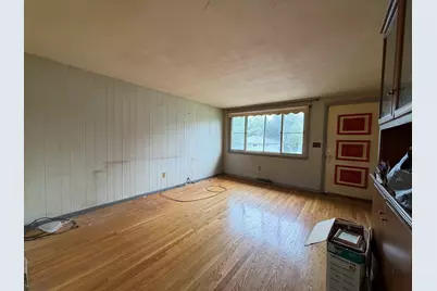 27 Dillon St, Worcester, MA 01604 - Photo 8
