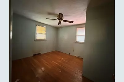 27 Dillon St, Worcester, MA 01604 - Photo 10
