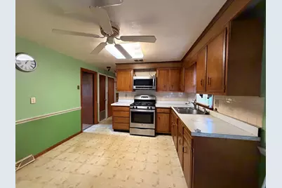 27 Dillon St, Worcester, MA 01604 - Photo 6