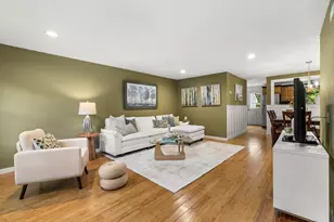 40 Washington Green, Walpole, MA 02032 - Photo 2