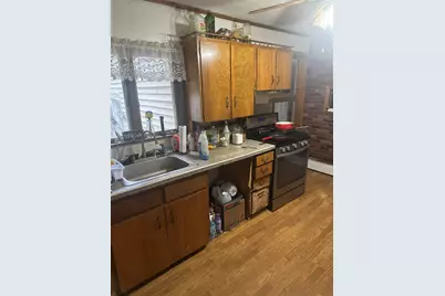 28 Lyric St, Pittsfield, MA 01201 - Photo 2
