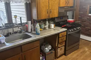 28 Lyric St, Pittsfield, MA 01201 - Photo 2