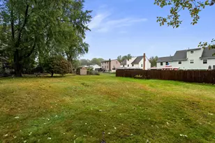 22 Crestshire Dr, Lawrence, MA 01843 - Photo 34