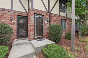 18 Mansion Woods Dr, Agawam, MA 01001 - Photo 2