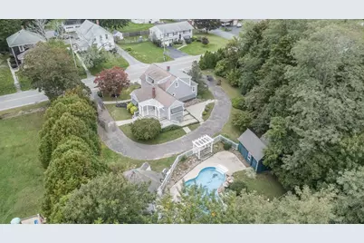 648 Pleasant St, Somerset, MA 02726 - Photo 4