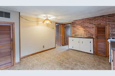 648 Pleasant St, Somerset, MA 02726 - Photo 28