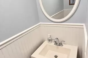 185 Porter Lake Dr, Springfield, MA 01106 - Photo 6