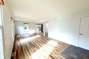 38 Yorktown Dr, Springfield, MA 01108 - Photo 4
