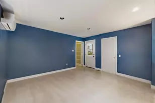 9 Walnut St, Northampton, MA 01060 - Photo 6