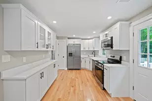 3 Taylor Point Rd, Pembroke, MA 02359 - Photo 2