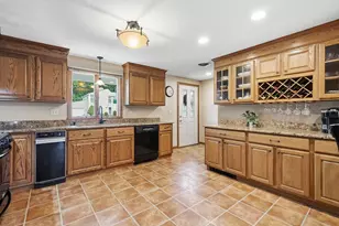 16 Matthew Dr, Easthampton, MA 01027 - Photo 8