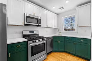 13 Howard Pl, Boston, MA 02125 - Photo 4