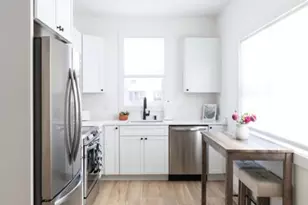 8 Enon St, Beverly, MA 01915 - Photo 2