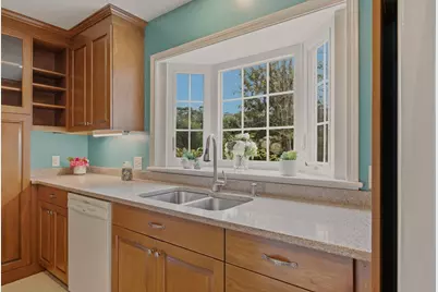 66 Eleanor St, Dartmouth, MA 02747 - Photo 10
