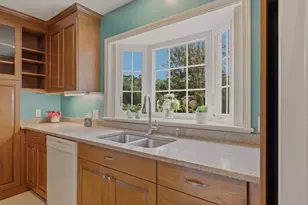 66 Eleanor St, Dartmouth, MA 02747 - Photo 10