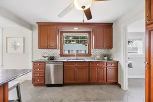 32 Wilmot St, Chicopee, MA 01013 - Photo 6
