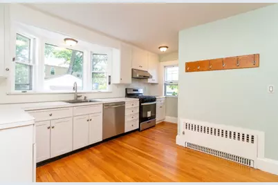 142 Jackson St, Newton, MA 02459 - Photo 4