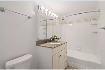 20 Hammond Pond Pkwy #302, Newton, MA 02459 - Photo 8