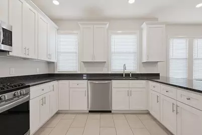 91 Verndale St, Brookline, MA 02446 - Photo 4
