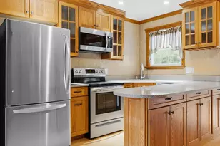 15 Plante St, New Bedford, MA 02745 - Photo 2