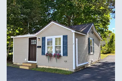 7 Myers St, Uxbridge, MA 01569 - Photo 1