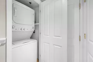 10 Charlesgate E, Boston, MA 02215 - Photo 18