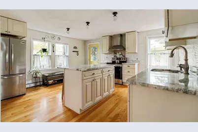 12 Butler St, Medford, MA 02155 - Photo 4