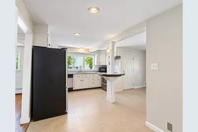 25 Home St, Beverly, MA 01915 - Photo 8
