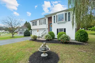 8 Oriole Dr, Agawam, MA 01030 - Photo 2