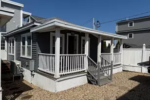 7 Dover Ave, Hampton, NH 03842 - Photo 2