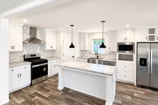 24 Pinrock Dr, Sturbridge, MA 01566 - Photo 2