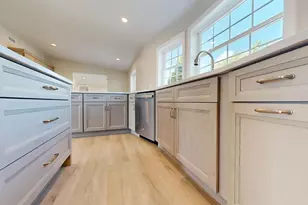 6 Emerald Pl, Raynham, MA 02767 - Photo 6