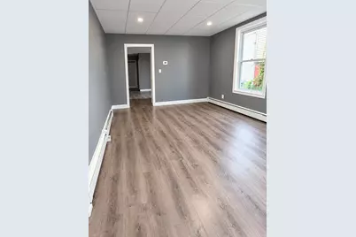 31 Suffield St, Worcester, MA 01610 - Photo 6
